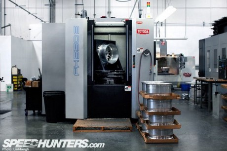 kovanie diski ot HRE WHEELS 009 Как делают кованые диски для авто