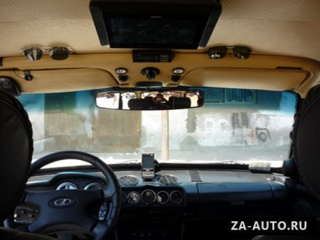 Тюнинг ВАЗ 2106 : "Крейзи инсайд" Тюнинг ВАЗ 2106 : "Крейзи инсайд"