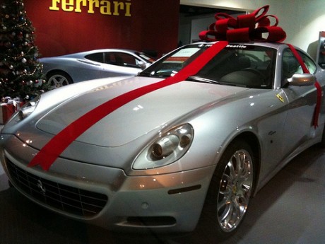 500x_ferrari-612-red-bow С Новым Годом!