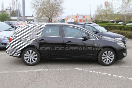 Opel_Astra_Sports_Tourer_2011_1 Opel Astra Sports Tourer 2011