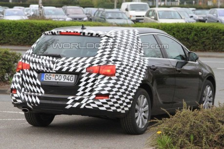 Opel_Astra_Sports_Tourer_2011_4 Opel Astra Sports Tourer 2011