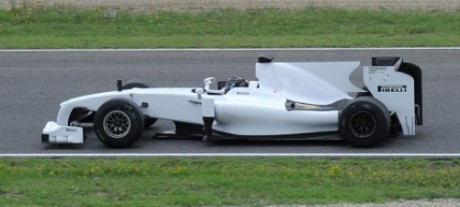 Формула 1: Pirelli и Ник Хайфилд начали тесты шин