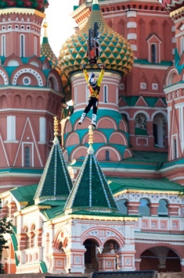 Red Bull X-Fighters 2010 - мотофристайл у Кремля