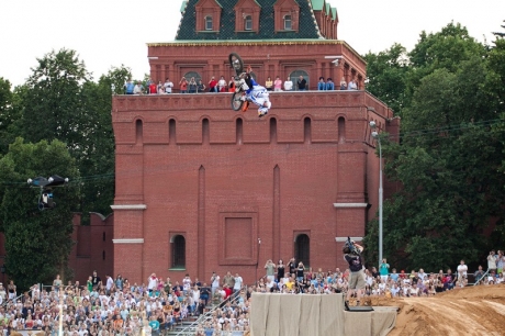 Red Bull X-Fighters 2010 - мотофристайл у Кремля
