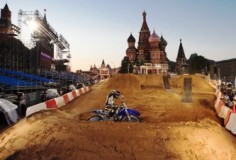 Red Bull X-Fighters 2010 – мотофристайл у Кремля