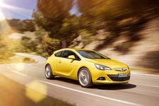 Opel Astra GTC стартует в России