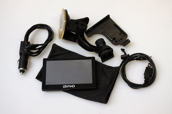 Автомобильный GPS-навигатор Lexand ST-570: граненый девайс