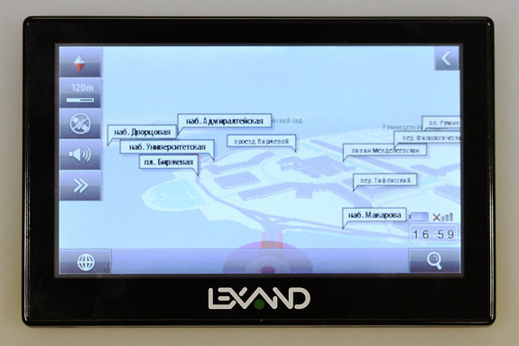 Автомобильный GPS-навигатор Lexand ST-570: граненый девайс