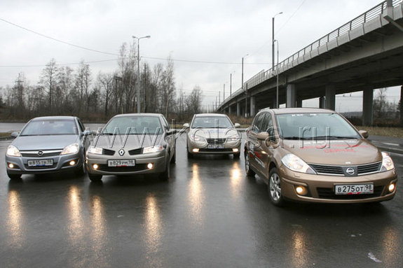 Opel Astra Sedan(в России с декабря 2007), Renault Megane(в России с апреля 2006), Hyundai Elantra(в России с октября 2006), Nissan Tiida(в России с октября 2007)