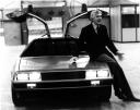 Джон Захария де Лориан со своим автомобилем, фото DeLorean Motor Car Co.