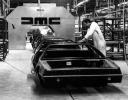 Производственная линия по выпуску DMC 12, фото DeLorean Motor Car Co.
