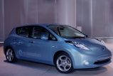 Новый Nissan Leaf - доступный автомобиль с электроприводом.