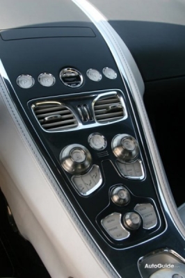 Aston Martin One-77 на трассе Нюрбургринг