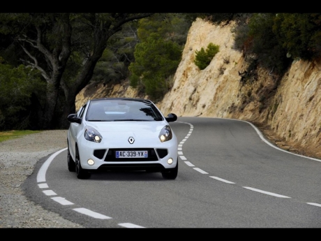 Renault Wind 2011- когда ветром сносит крышу