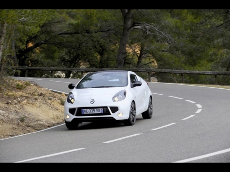 Renault Wind 2011- когда ветром сносит крышу