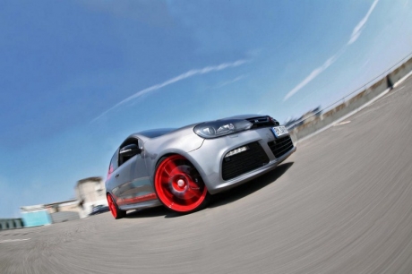 Volkswagen Golf VI R 330 HP от Sport-Wheels
