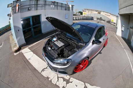 Volkswagen Golf VI R 330 HP от Sport-Wheels