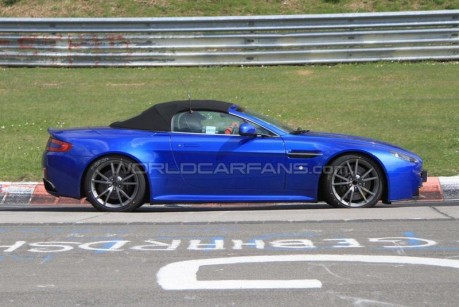 Aston Martin Vantage Roadster 2011