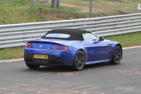 Aston Martin Vantage Roadster 2011