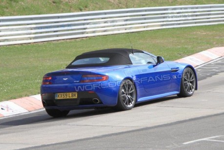 Aston Martin Vantage Roadster 2011