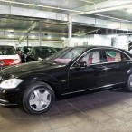 бронированный мерседес с-класса с розовым салоном