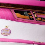 бронированный мерседес с-класса с розовым салоном