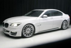 С автосалона в Детройте 2011 угнали BMW 7