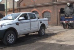 Ford Ranger 2011 тянет поезд