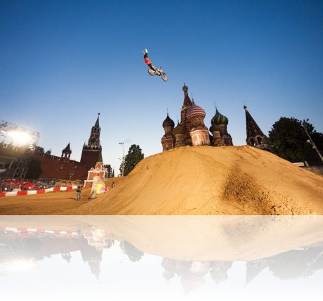 Red Bull X-Fighters 2010 - мотофристайл у Кремля