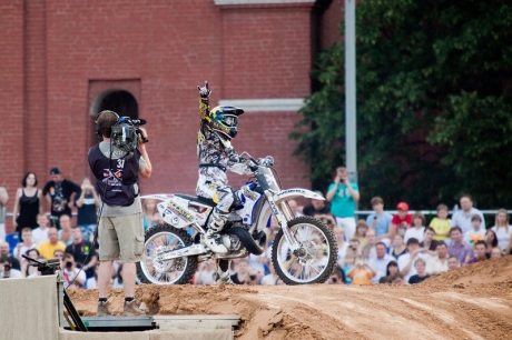 Red Bull X-Fighters 2010 - мотофристайл у Кремля