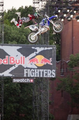 Red Bull X-Fighters 2010 - мотофристайл у Кремля