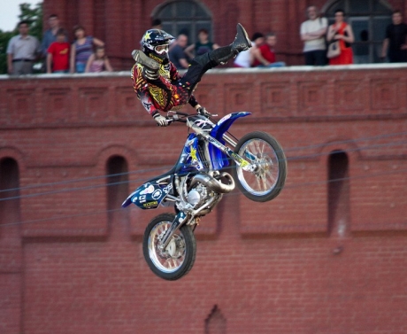 Red Bull X-Fighters 2010 - мотофристайл у Кремля