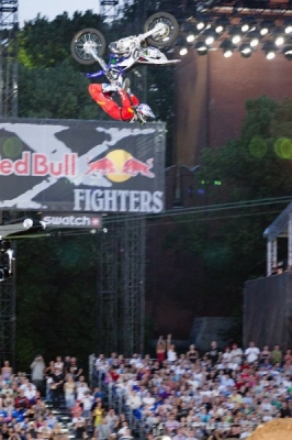 Red Bull X-Fighters 2010 - мотофристайл у Кремля