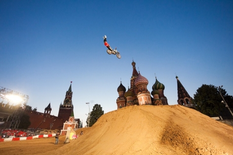 Red Bull X-Fighters 2010 - мотофристайл у Кремля