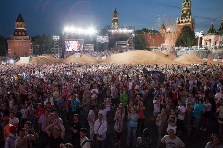 Red Bull X-Fighters 2010 - мотофристайл у Кремля