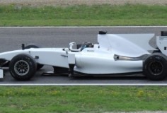 Формула 1: Pirelli и Ник Хайдфельд начали тесты шин