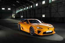 Lexus LFA покорил Нюрбургринг