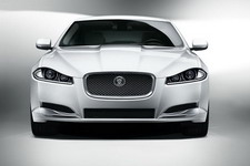 Jaguar показала обновленный  XF