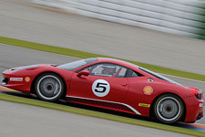 В Болонье «взорвался снаряд» Ferrari 458 Challenge