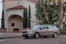 Рестайлинговая Skoda Superb Combi едет в Россию