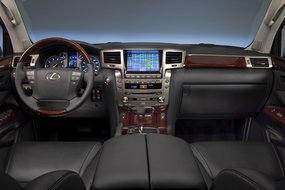 Lexus LX 570: интерьер