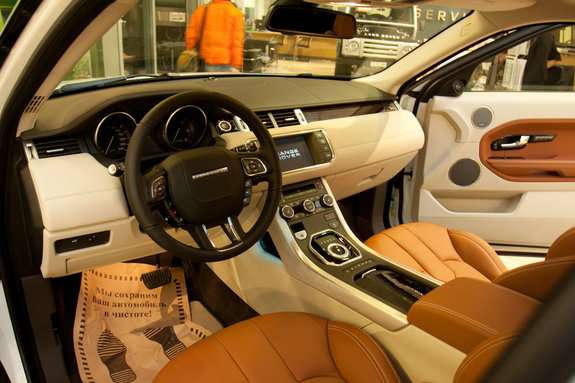 новый Range Rover Evoque фото интерьер