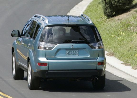 Экономичный внедорожник Mitsubishi Outlander