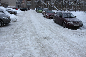 Как убирают снег во дворах - репортаж