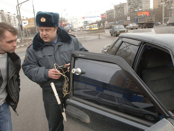 Автоправо: каковы условия проверки тонировки стекол на светопропускаемость