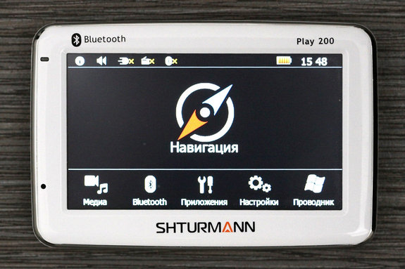 Автонавигатор SHTURMANN Play 200 BT: в белом кителе