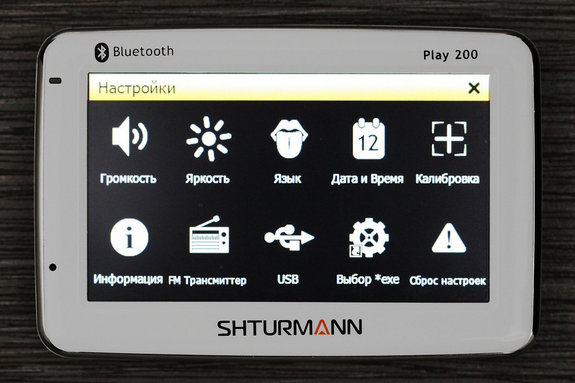 Автонавигатор SHTURMANN Play 200 BT: в белом кителе