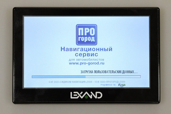 Автомобильный GPS-навигатор Lexand ST-570: граненый девайс