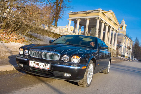 Jaguar XJR Daimler Super Eight: Последний оплот аристократии
