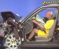 The dummy's position in relation to the steering wheel and instrument panel after the crash test indicates that the driver's survival space was maintained reasonably well, although there was too much upward movement of the steering wheel